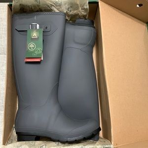 Never worn Kamik Charcoal (Gray) water resistant rain boots.